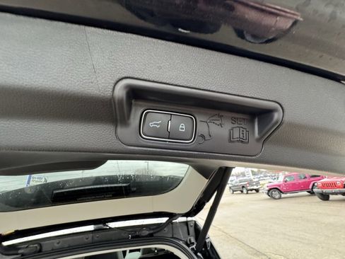 Used 2025 Ford Explorer Active w/ Active Comfort Package image 6