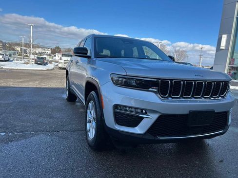 Certified 2023 Jeep Grand Cherokee Limited image 4