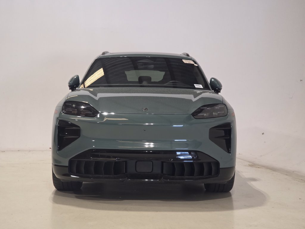 Certified 2026 Porsche Cayenne Turbo AWD/4WD image 5