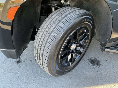 Used 2022 Chevrolet Suburban LS image 11