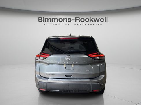 Used 2024 Nissan Rogue S AWD/4WD image 4