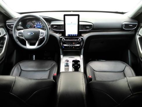 Used 2023 Ford Explorer Limited w/ Limited Technology Package RWD image 3