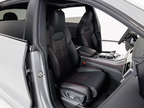 Used 2023 Audi RS Q8 AWD/4WD image 37
