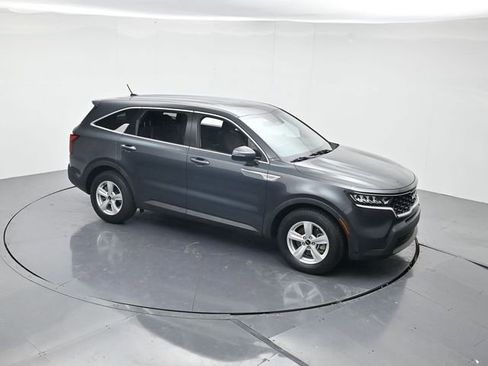 Used 2023 Kia Sorento LX image 41
