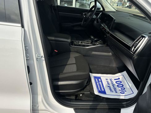 Used 2025 Kia Sorento LX FWD image 22