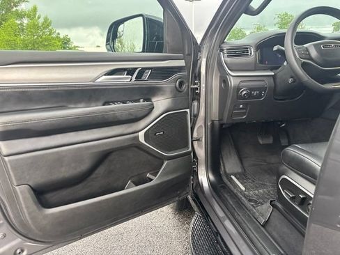 Used 2024 Jeep Wagoneer Series II w/ Convenience Group I AWD/4WD image 14