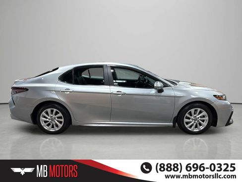 Used 2023 Toyota Camry SE AWD/4WD image 5