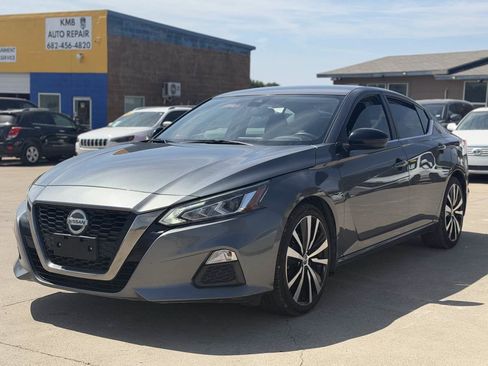 Used 2020 Nissan Altima 2.5 SR FWD image 2