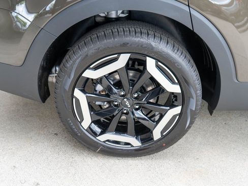 Used 2025 Kia Telluride EX image 32