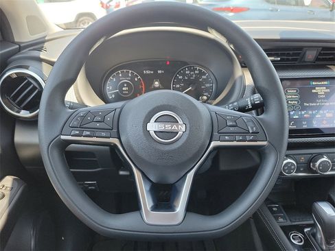 New 2024 Nissan Kicks SV image 24