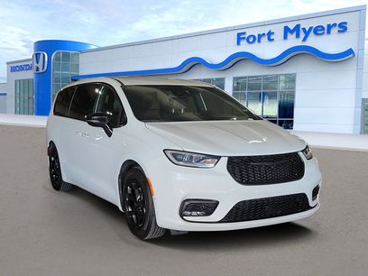 Used 2024 Chrysler Pacifica Limited