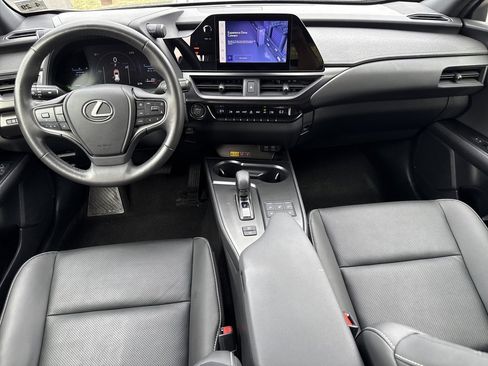 Used 2025 Lexus UX 300h AWD image 4
