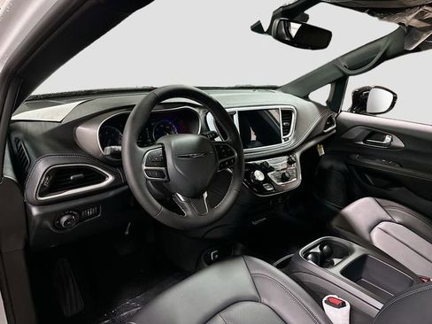 New 2026 Chrysler Pacifica Select image 10