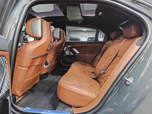 New 2026 BMW 750e xDrive w/ Executive Package image 25