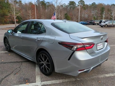 Used 2023 Toyota Camry SE image 6
