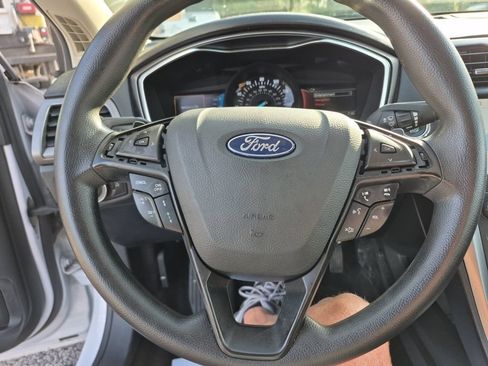 Used 2019 Ford Fusion SE FWD image 24