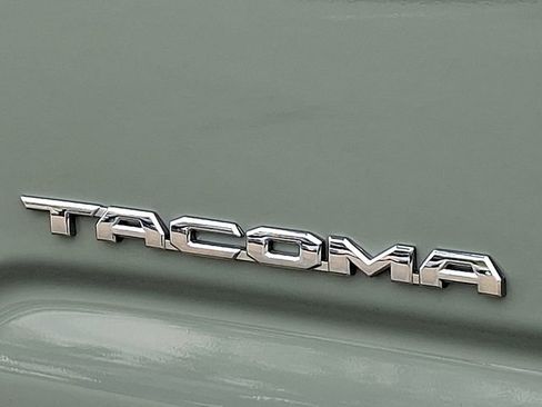Used 2022 Toyota Tacoma TRD Sport AWD/4WD image 29