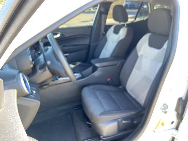 Used 2025 Chevrolet Trax LS w/ LS Convenience Package FWD image 18