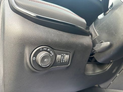Used 2025 Jeep Compass Trailhawk AWD/4WD image 17