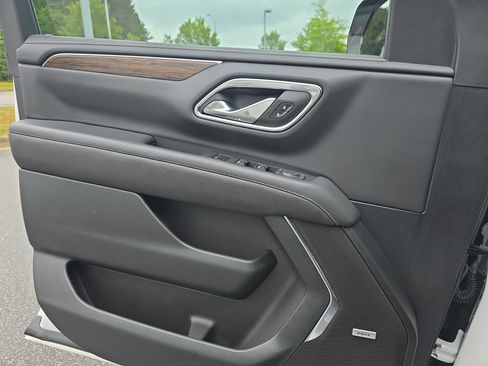 Used 2024 Chevrolet Tahoe Premier AWD/4WD image 28
