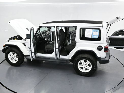 Used 2022 Jeep Wrangler Unlimited Sahara w/ LED Lighting Group AWD/4WD image 43