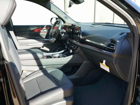 New 2026 Chevrolet Traverse Z71 w/ Enhanced Driving Package image 11