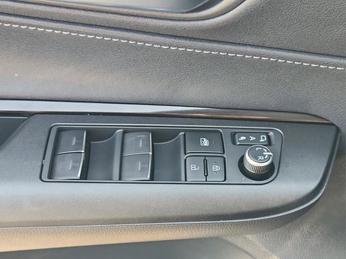 Certified 2023 Toyota Venza LE image 24