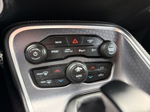 Used 2017 Dodge Challenger R/T Scat Pack w/ Leather Interior Group image 15