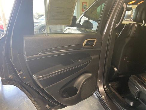 Used 2017 Jeep Grand Cherokee Limited w/ Luxury Group II image 13