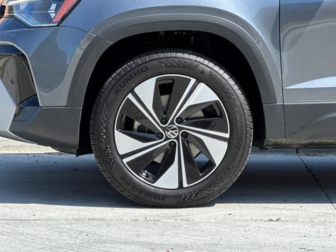 Certified 2026 Volkswagen Taos SE w/ Panoramic Sunroof Package AWD/4WD image 26