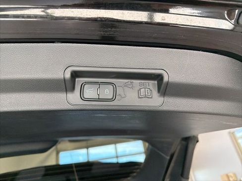 Used 2023 Ford Explorer XLT w/ Equipment Group 202A AWD/4WD image 18