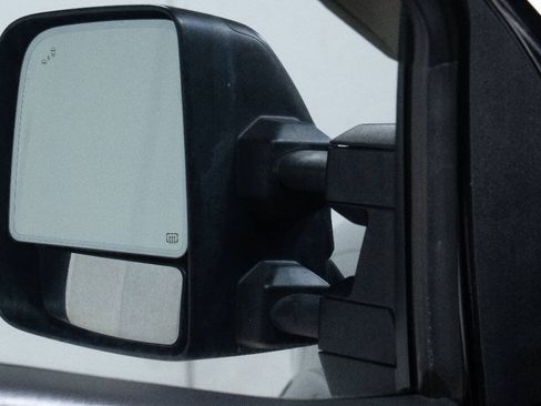 Used 2018 Nissan Titan PRO-4X w/ Pro-4x Convenience Package AWD/4WD image 11