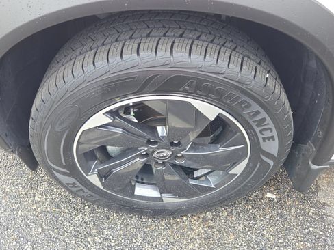 Used 2025 Nissan Rogue SV w/ SV Premium Package FWD image 4