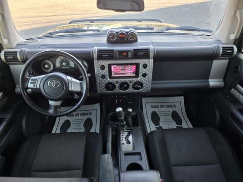 Used 2009 Toyota FJ Cruiser Base 4x4 4dr SUV 5A image 9