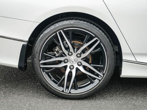 Used 2022 Honda Accord Touring image 11