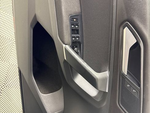 Used 2018 Volkswagen Tiguan S image 12