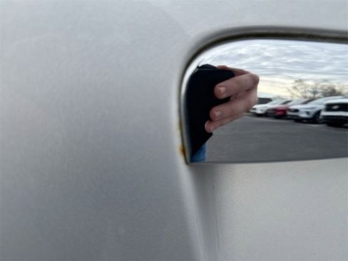 Used 2005 MAZDA Tribute I image 34