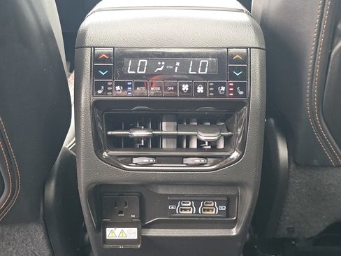 Used 2023 Jeep Grand Cherokee Summit AWD/4WD image 19