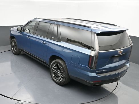 Used 2025 Cadillac Escalade ESV Sport Platinum image 43