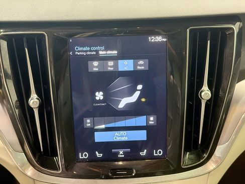 Used 2020 Volvo V60 T5 Cross Country image 32