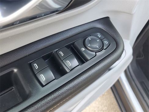 Used 2020 GMC Terrain SLE w/ Driver Convenience Package image 9