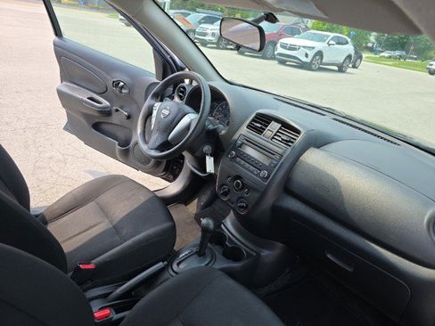 Used 2016 Nissan Versa S FWD image 29
