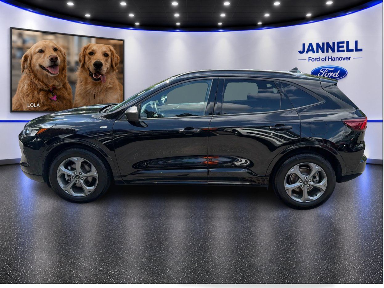 Used 2023 Ford Escape ST-Line w/ Tech Pack #1 AWD/4WD image 9