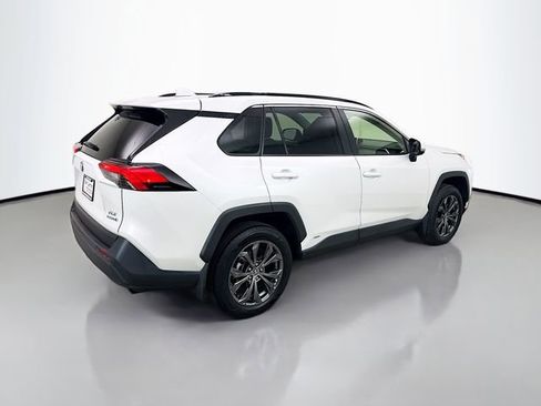 Used 2023 Toyota RAV4 XLE Premium AWD/4WD image 7