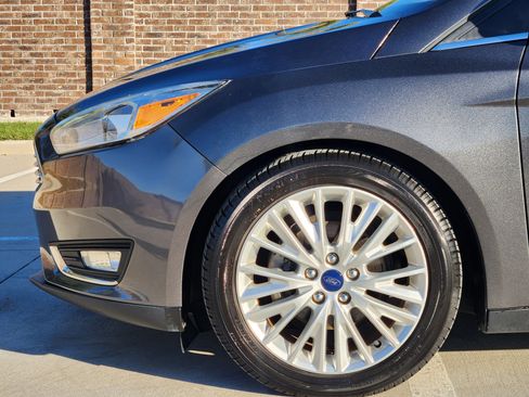 Used 2017 Ford Focus Titanium image 10