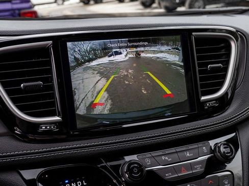 New 2026 Chrysler Pacifica Select AWD/4WD image 18
