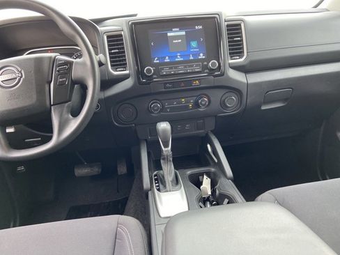 Used 2024 Nissan Frontier SV image 14