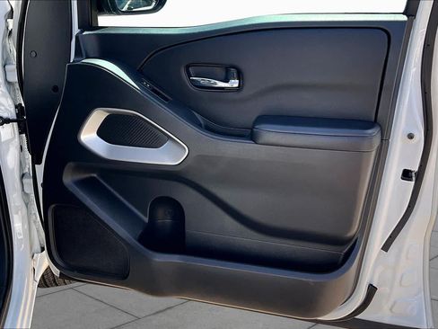 Certified 2025 Nissan Frontier SV RWD image 37