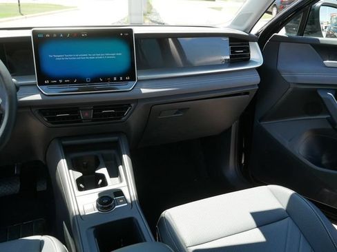 Certified 2025 Volkswagen Tiguan SE AWD/4WD image 23