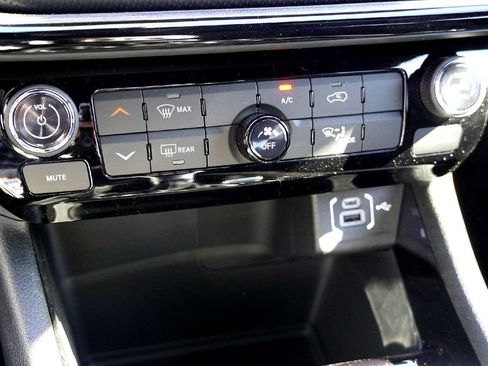New 2026 Jeep Compass Latitude AWD/4WD image 14
